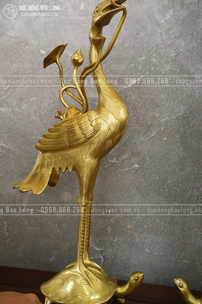 Đôi chân nến cổ bằng đồng vàng màu nâu trầm cao 41cm