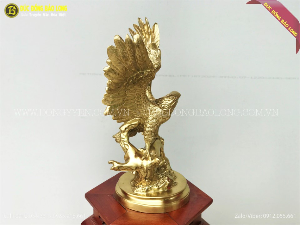 tượng chim đại bàng tung cánh