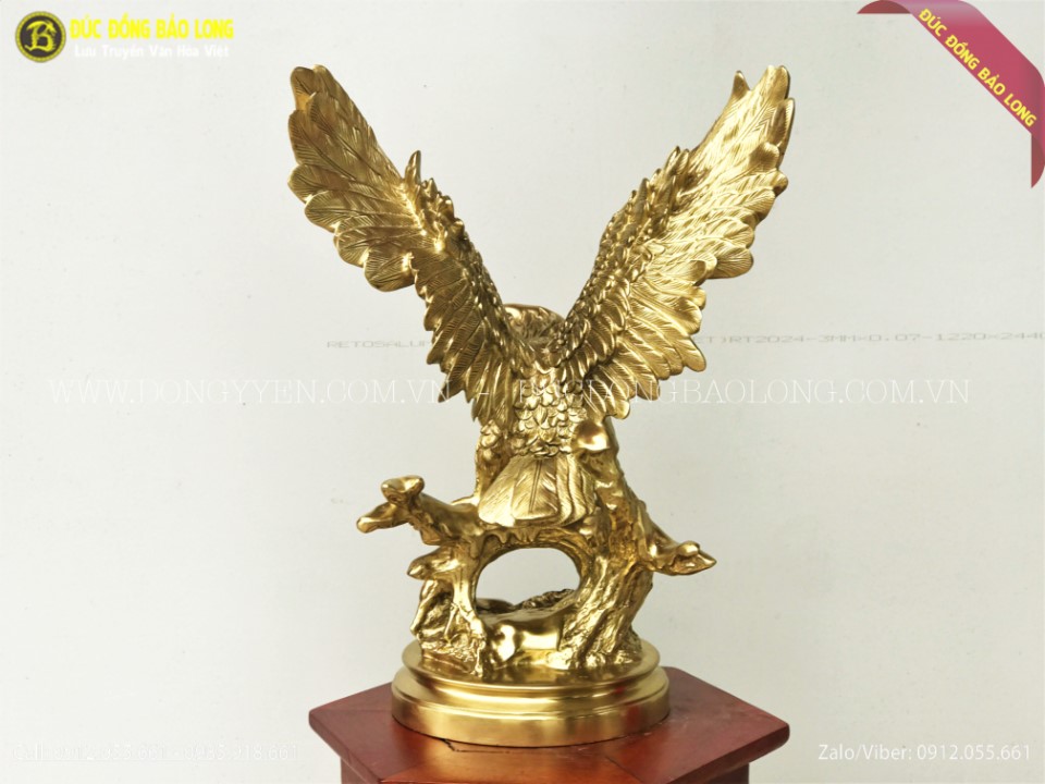 tượng đại bàng tung cánh