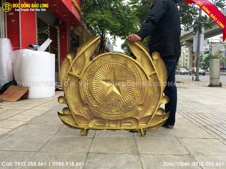 mặt sau của logo ngành công an