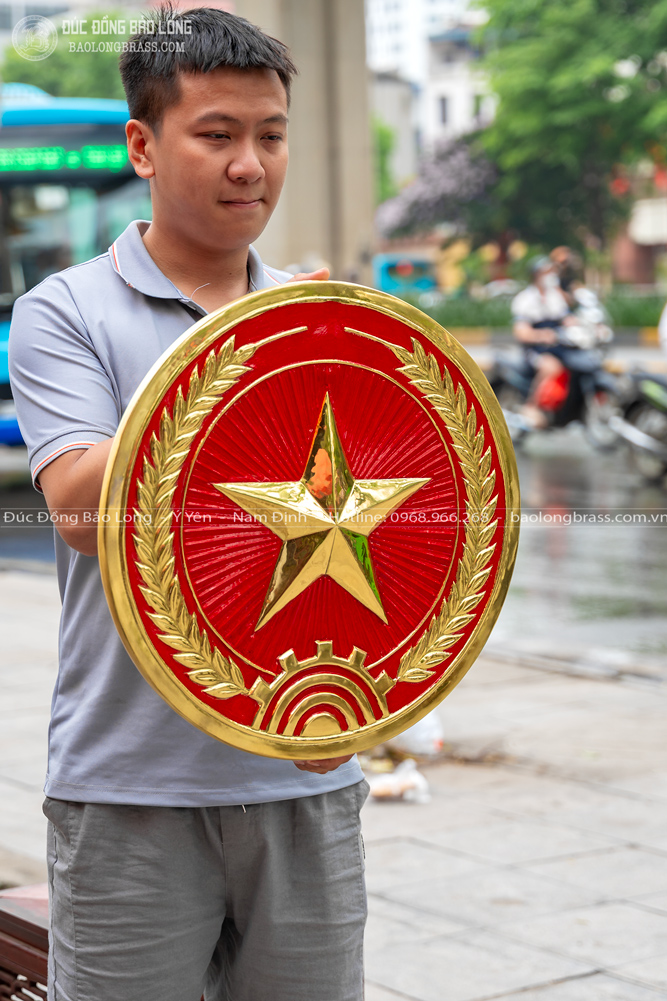 logo ngành quân đội bằng đồng đk 51cm