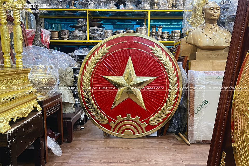 logo ngành quân đội bằng đồng vàng đk 1m1