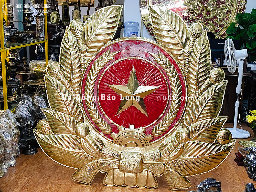 Quân hiệu Quân đội Nhân dân Việt Nam bằng đồng kích thước 1m8 x 1m6