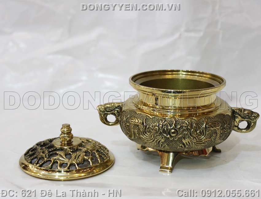 dùng đốt trầm trên bàn thờ