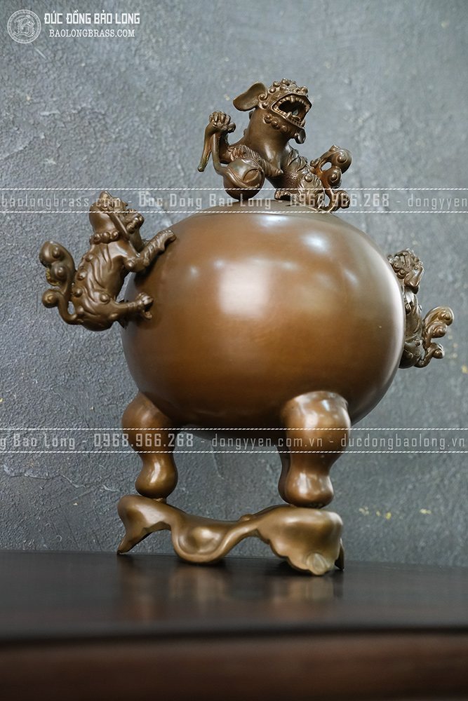 Đỉnh quả bóng đồng vàng màu nâu giả cổ cao 34cm
