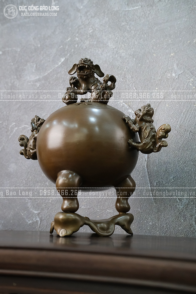 Đỉnh quả bóng đồng vàng màu nâu giả cổ cao 34cm