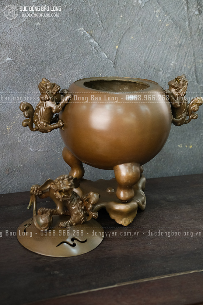 Đỉnh quả bóng đồng vàng màu nâu giả cổ cao 34cm