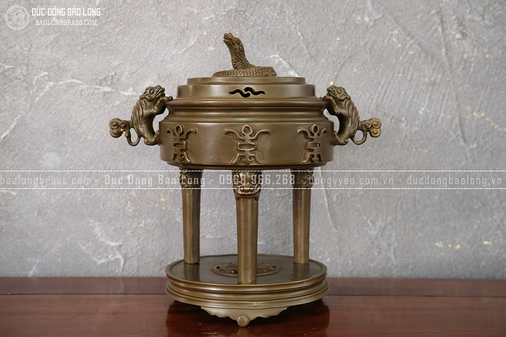 Lư xông trầm tai nghê nắp rồng chữ Thọ bằng đồng vàng màu nâu trầm cổ cao 32cm