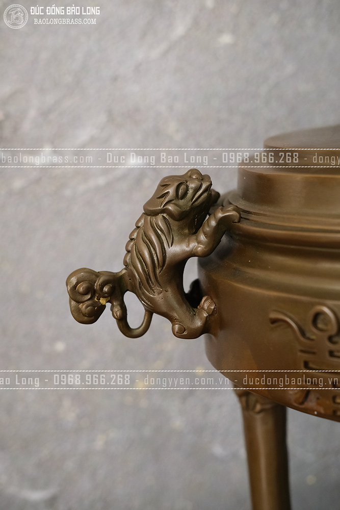 Lư xông trầm tai nghê nắp rồng chữ Thọ bằng đồng vàng màu nâu trầm cổ cao 32cm