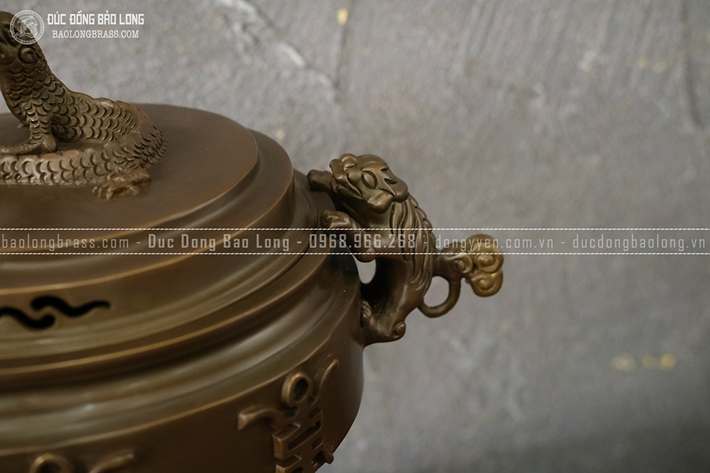 Lư xông trầm tai nghê nắp rồng chữ Thọ bằng đồng vàng màu nâu trầm cổ cao 32cm