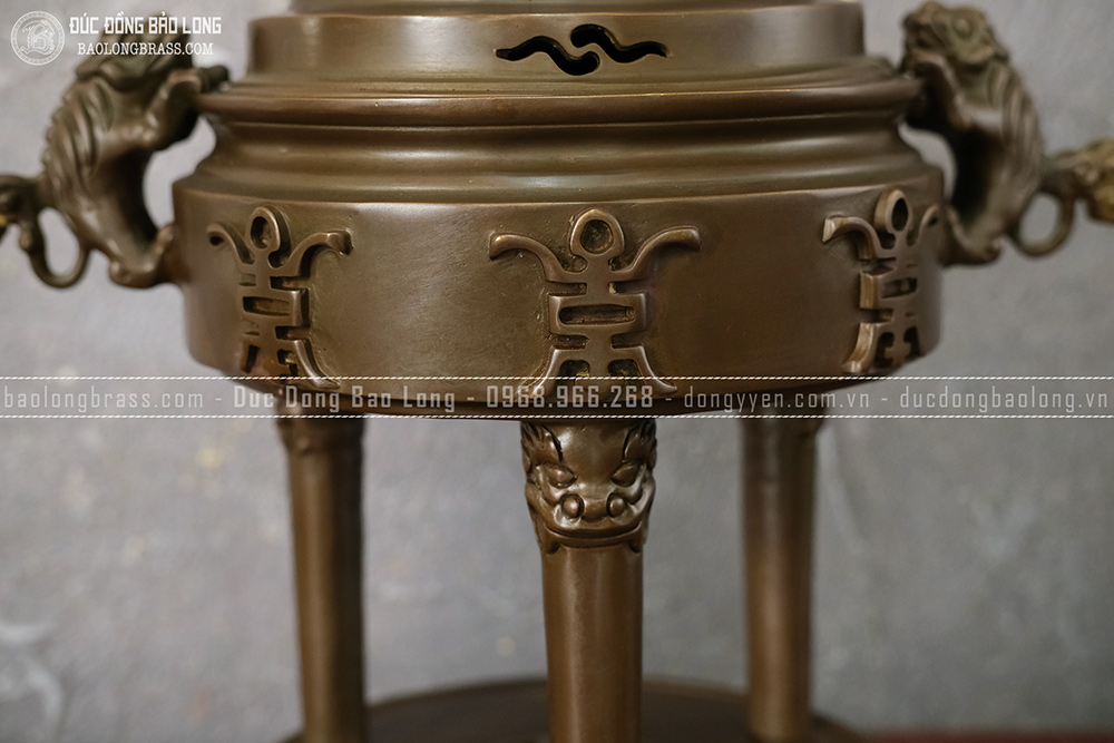 Lư xông trầm tai nghê nắp rồng chữ Thọ bằng đồng vàng màu nâu trầm cổ cao 32cm