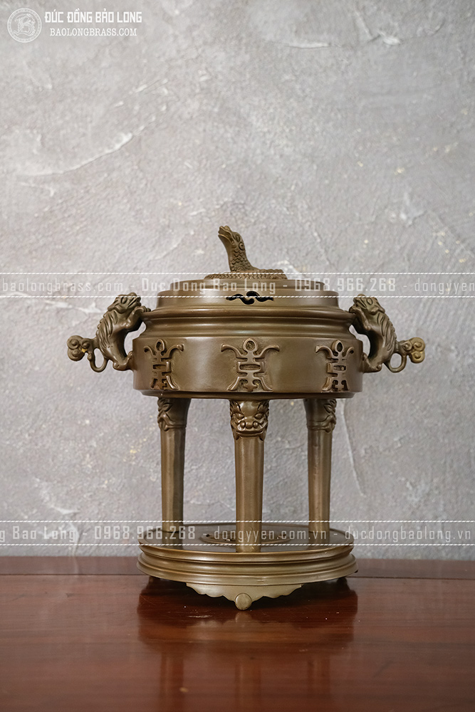 Lư xông trầm tai nghê nắp rồng chữ Thọ bằng đồng vàng màu nâu trầm cổ cao 32cm
