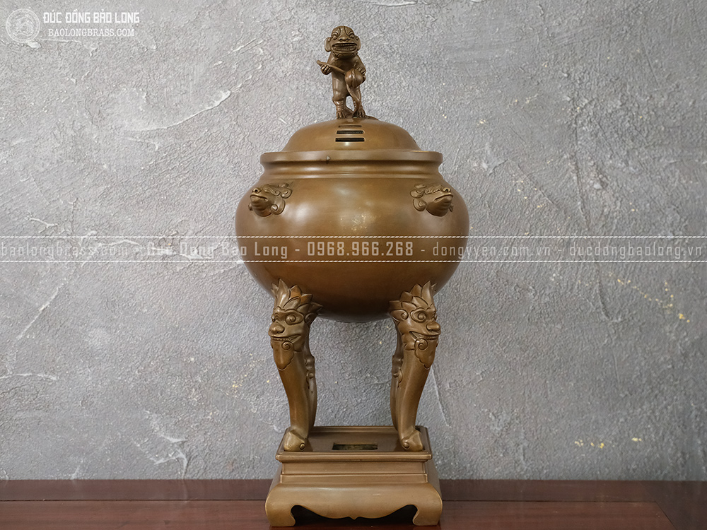 Lư xông trầm 4 chân nắp Nghê đứng đồng vàng màu nâu trầm cổ cao 48cm