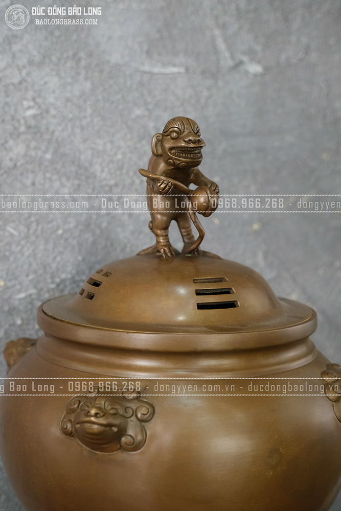 Lư xông trầm 4 chân nắp Nghê đứng đồng vàng màu nâu trầm cổ cao 48cm