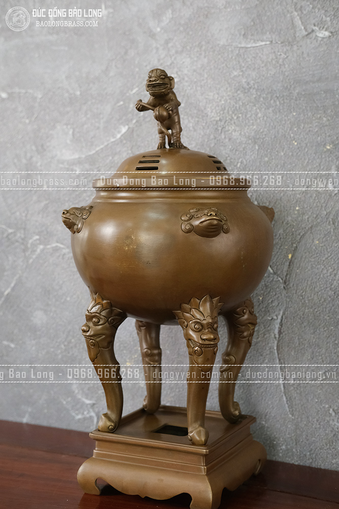 Lư xông trầm 4 chân nắp Nghê đứng đồng vàng màu nâu trầm cổ cao 48cm