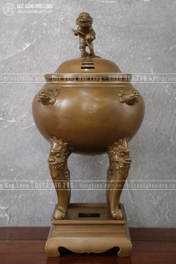 Lư xông trầm 4 chân nắp Nghê đứng đồng vàng màu nâu trầm cổ cao 48cm