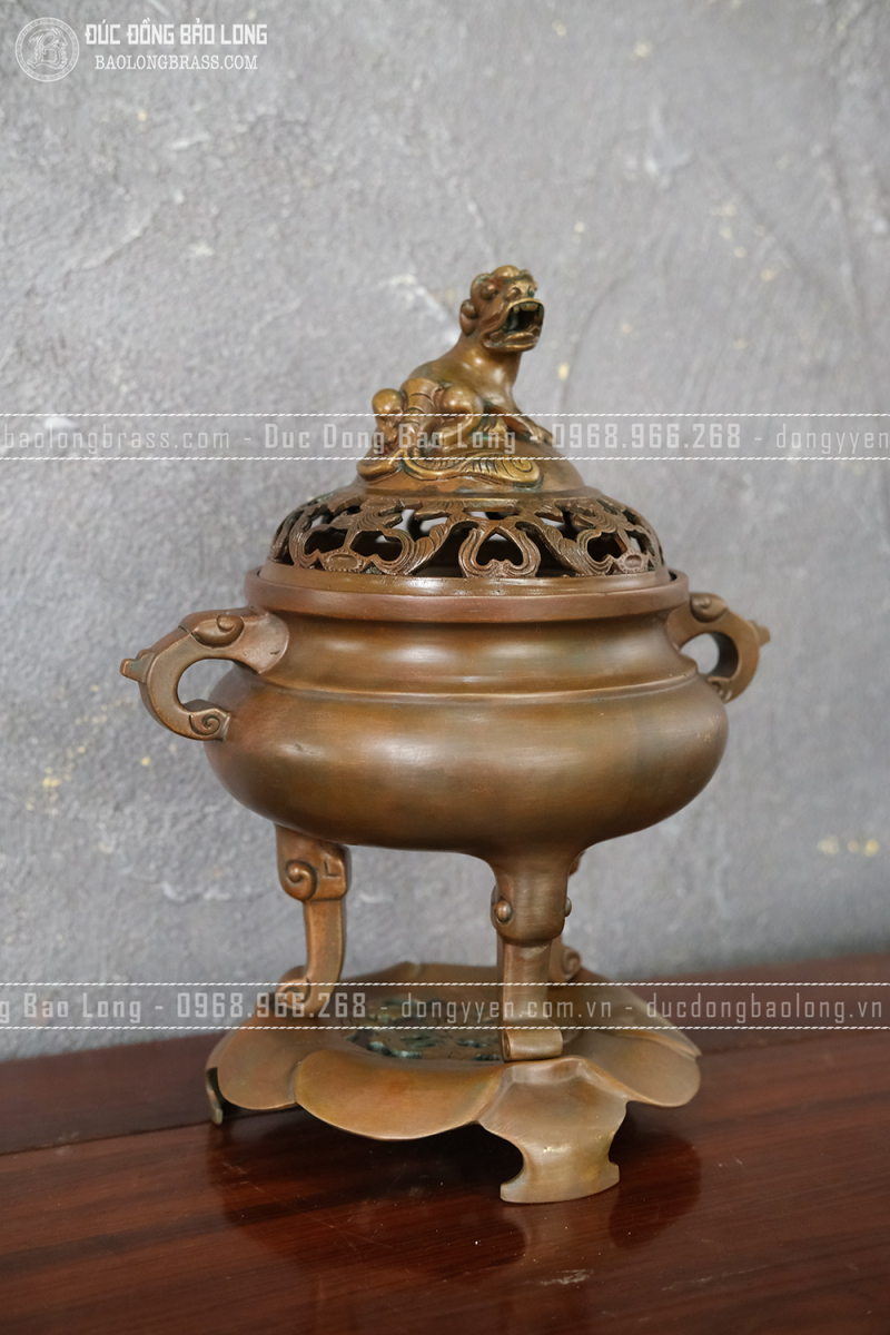 Lư xông trầm đế lá sen bằng đồng vàng màu nâu trầm cổ cao 30cm