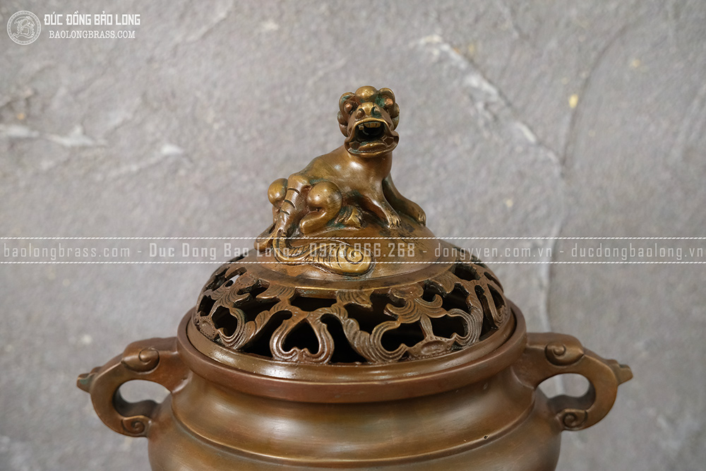 Lư xông trầm đế lá sen bằng đồng vàng màu nâu trầm cổ cao 30cm