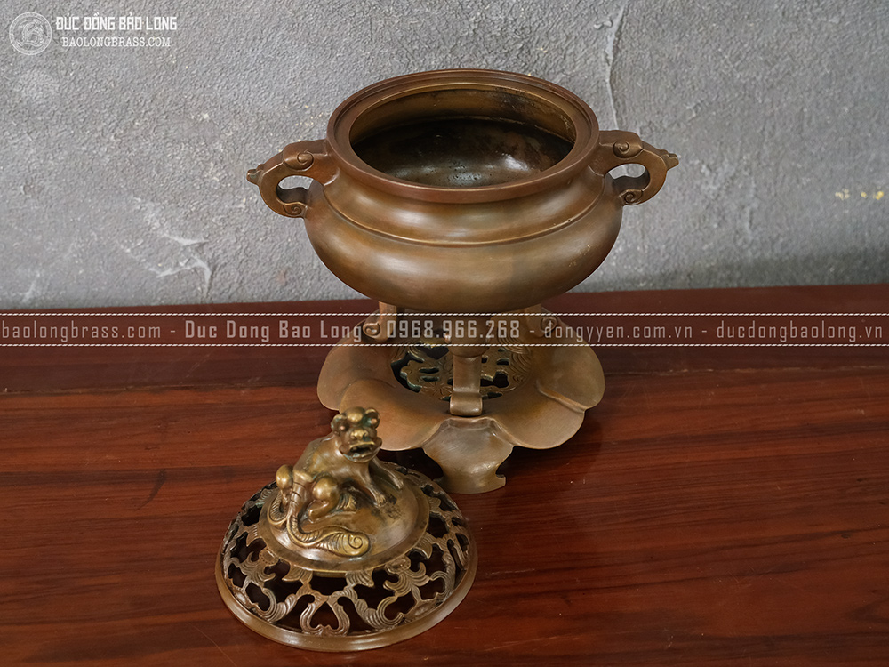 Lư xông trầm đế lá sen bằng đồng vàng màu nâu trầm cổ cao 30cm