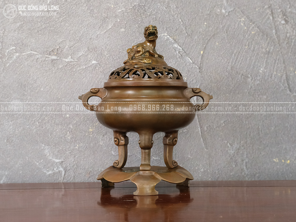 Lư xông trầm đế lá sen bằng đồng vàng màu nâu trầm cổ cao 30cm