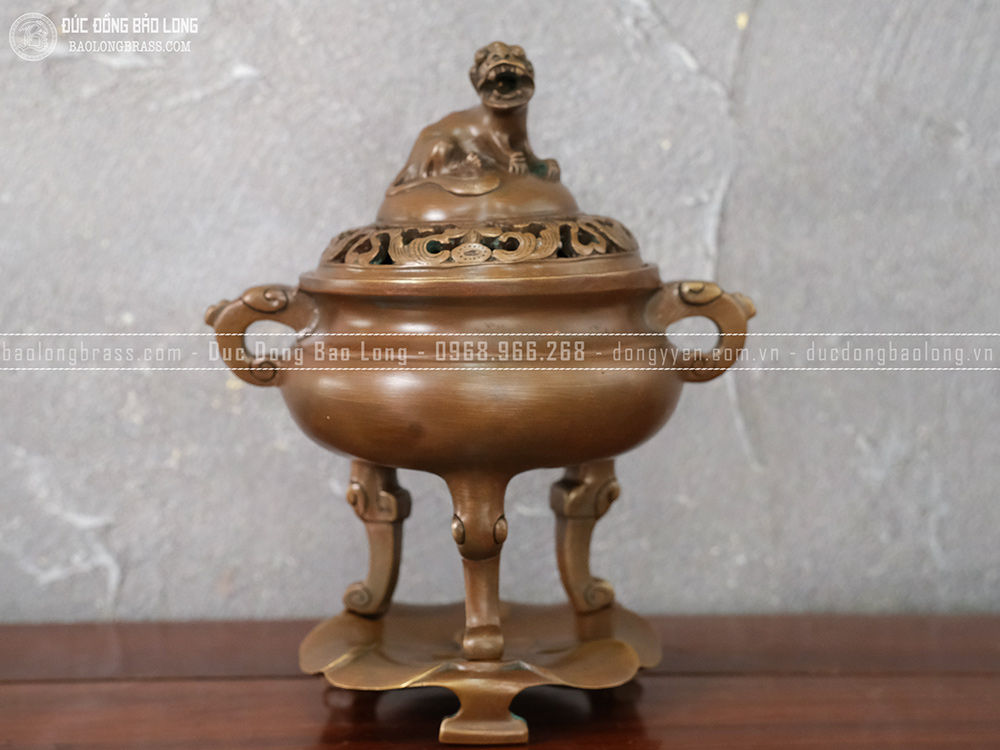 Lư xông trầm đế lá sen bằng đồng vàng màu nâu trầm cổ cao 24cm