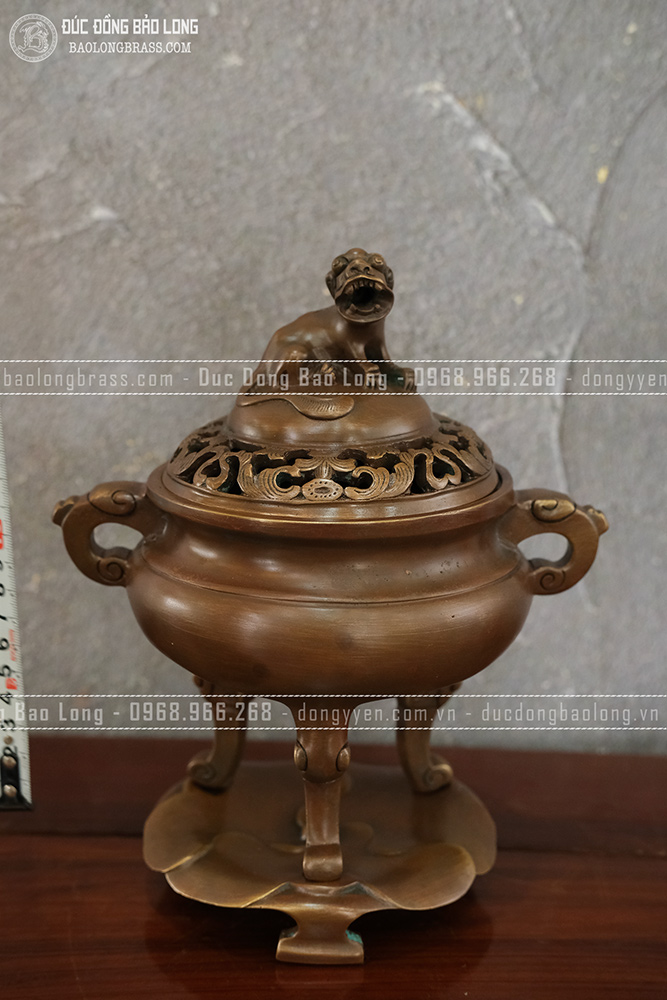 Lư xông trầm đế lá sen bằng đồng vàng màu nâu trầm cổ cao 24cm