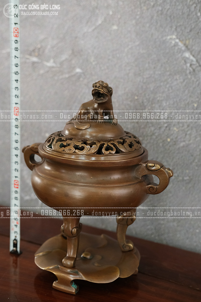Lư xông trầm đế lá sen bằng đồng vàng màu nâu trầm cổ cao 24cm