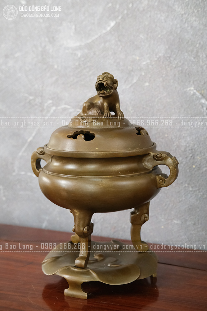 Lư Xông Trầm Đế Lá Sen Trơn đồng vàng cao 33cm màu nâu trầm cổ