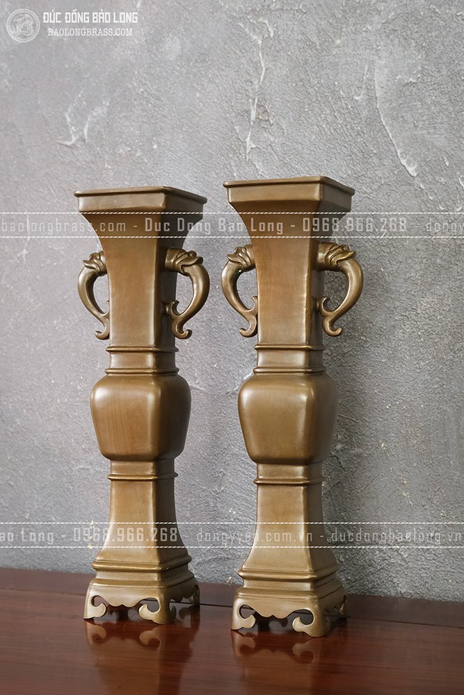 Đôi lọ hoa vuông mẫu cổ bằng đồng vàng cao 42cm