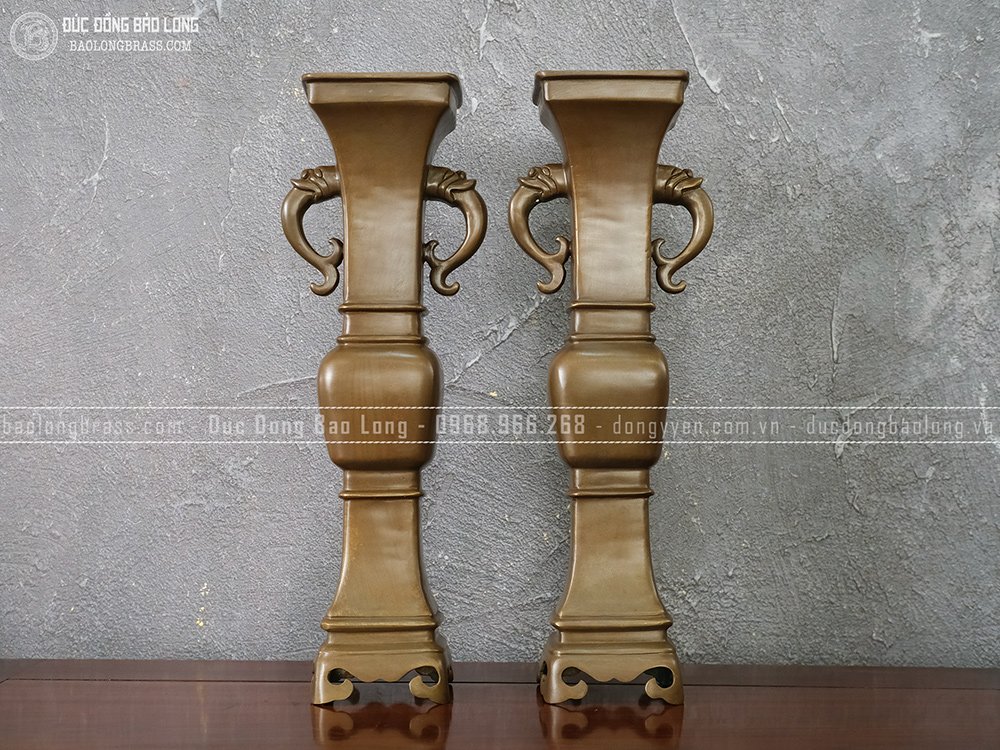 Đôi lọ hoa vuông mẫu cổ bằng đồng vàng cao 42cm