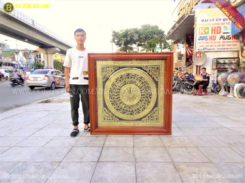tranh mặt trống đồng khung gỗ 1m27
