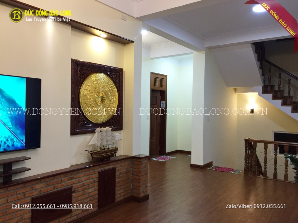 tranh mặt trống đồng mạ vàng