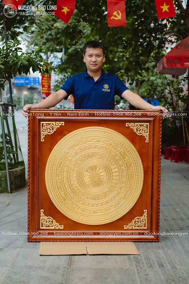 tranh mặt trống đồng dát vàng 24k khung gỗ gõ đỏ khổ 1m08