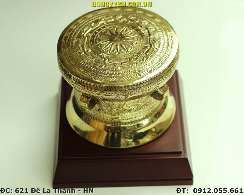 Trống được gà chạm thủ công tinh xảo