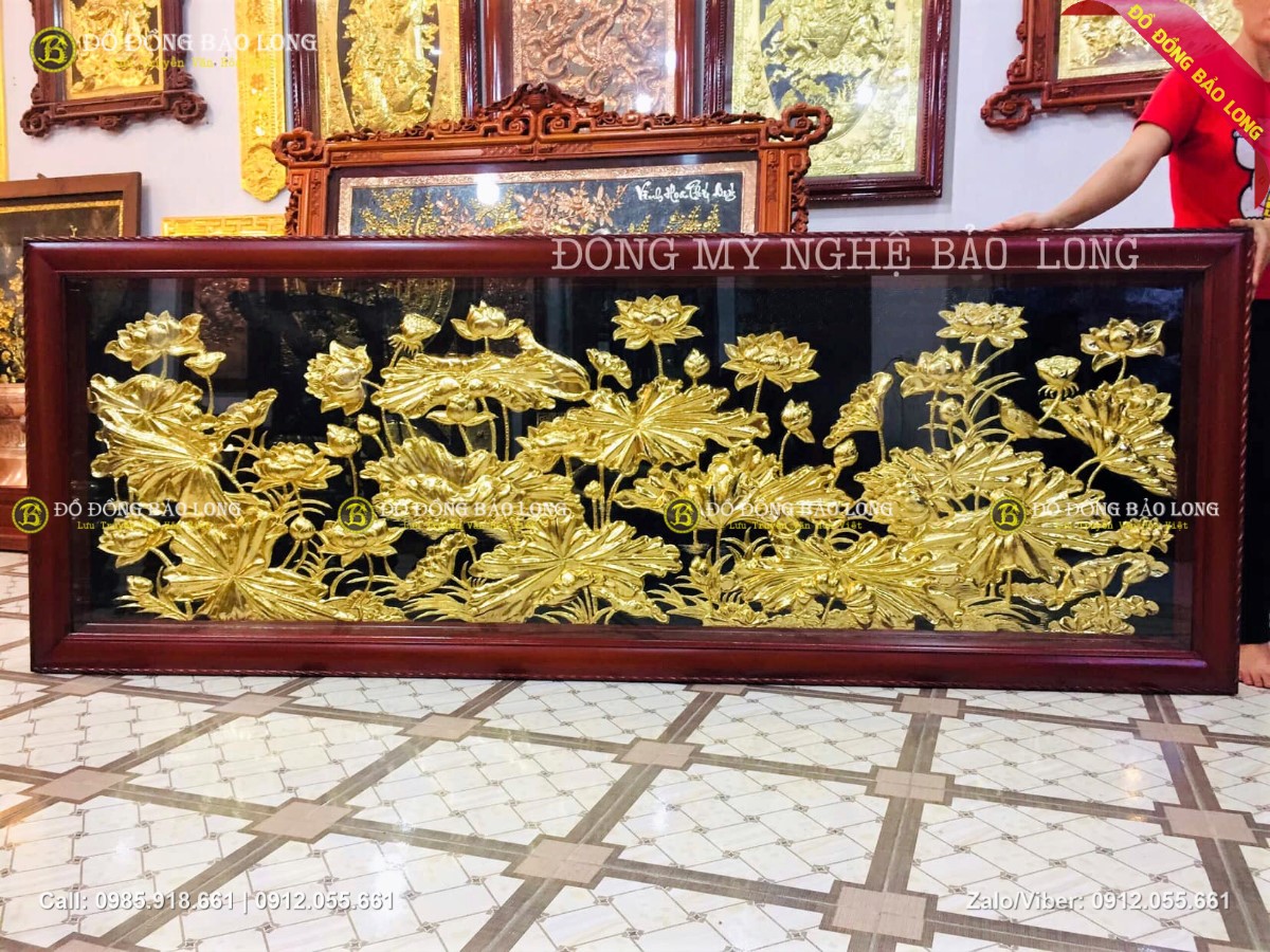 Tranh hoa sen bằng đồng mạ vàng 24k 