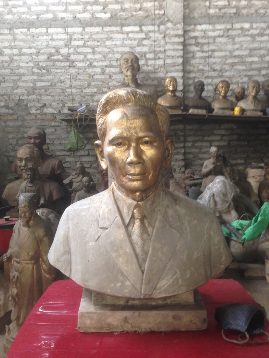 Tượng cụ bằng thạch cao