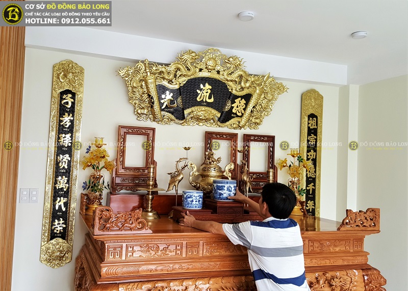 cửa hàng bán hoành phi, cuốn thư câu đối bằng đồng tại hòa bình