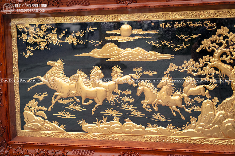 Tranh Bát Mã Truy Phong Bằng Đồng Dát Vàng 24K Khung Gỗ Gõ Đỏ Khổ 1m62 x 92cm