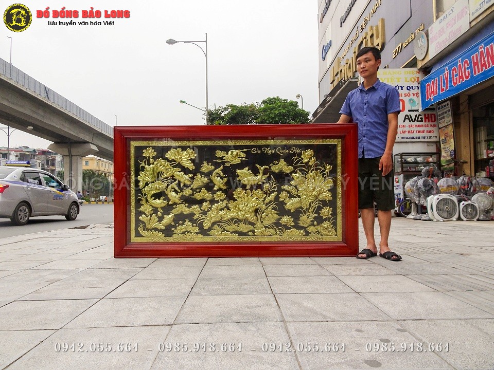 Tranh cửu ngư quần hội được đúc bằng nguyên liệu đồng vàng