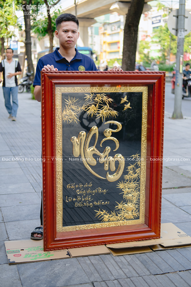 Tranh Chữ Nhẫn Thư Pháp Bằng Đồng Mạ Vàng 24K Khung Gỗ Đỏ Khổ 1m27 x 89cm