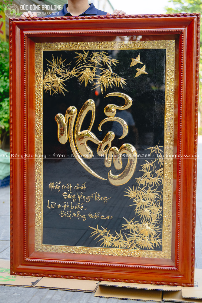 Tranh Chữ Nhẫn Thư Pháp Bằng Đồng Mạ Vàng 24K Khung Gỗ Đỏ Khổ 1m27 x 89cm