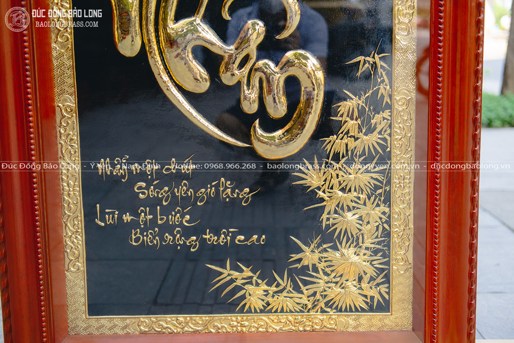 Tranh Chữ Nhẫn Thư Pháp Bằng Đồng Mạ Vàng 24K Khung Gỗ Đỏ Khổ 1m27 x 89cm