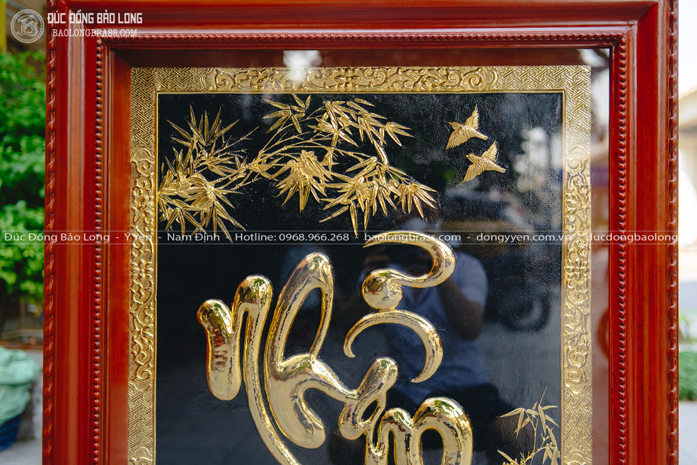 Tranh Chữ Nhẫn Thư Pháp Bằng Đồng Mạ Vàng 24K Khung Gỗ Đỏ Khổ 1m27 x 89cm