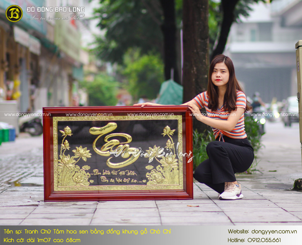 tranh chữ tâm hoa sen bằng đồng khung chò chỉ 1m07 x 68cm