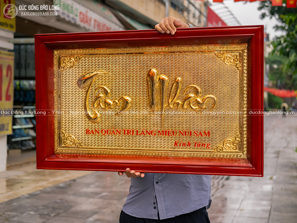 Tranh Chữ Tâm Nhân Bằng Đồng Mạ Vàng 24K Khung Gỗ Khổ 1m x 60cm