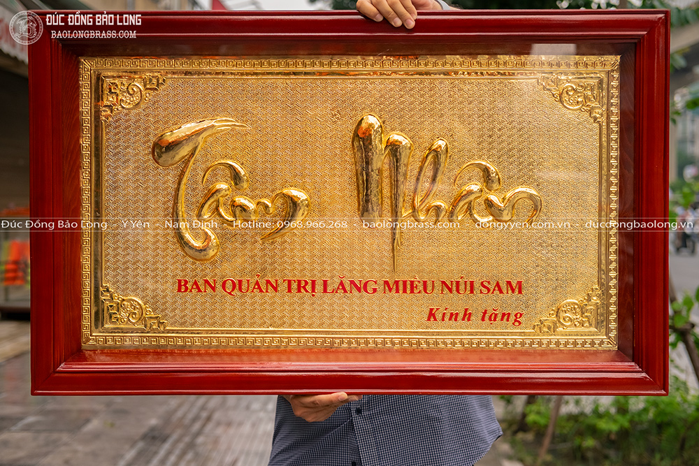 Tranh Chữ Tâm Nhân Bằng Đồng Mạ Vàng 24K Khung Gỗ Khổ 1m x 60cm