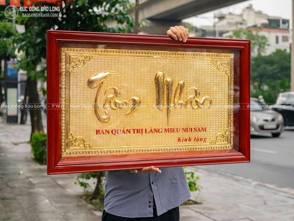 Tranh Chữ Tâm Nhân Bằng Đồng Mạ Vàng 24K Khung Gỗ Khổ 1m x 60cm