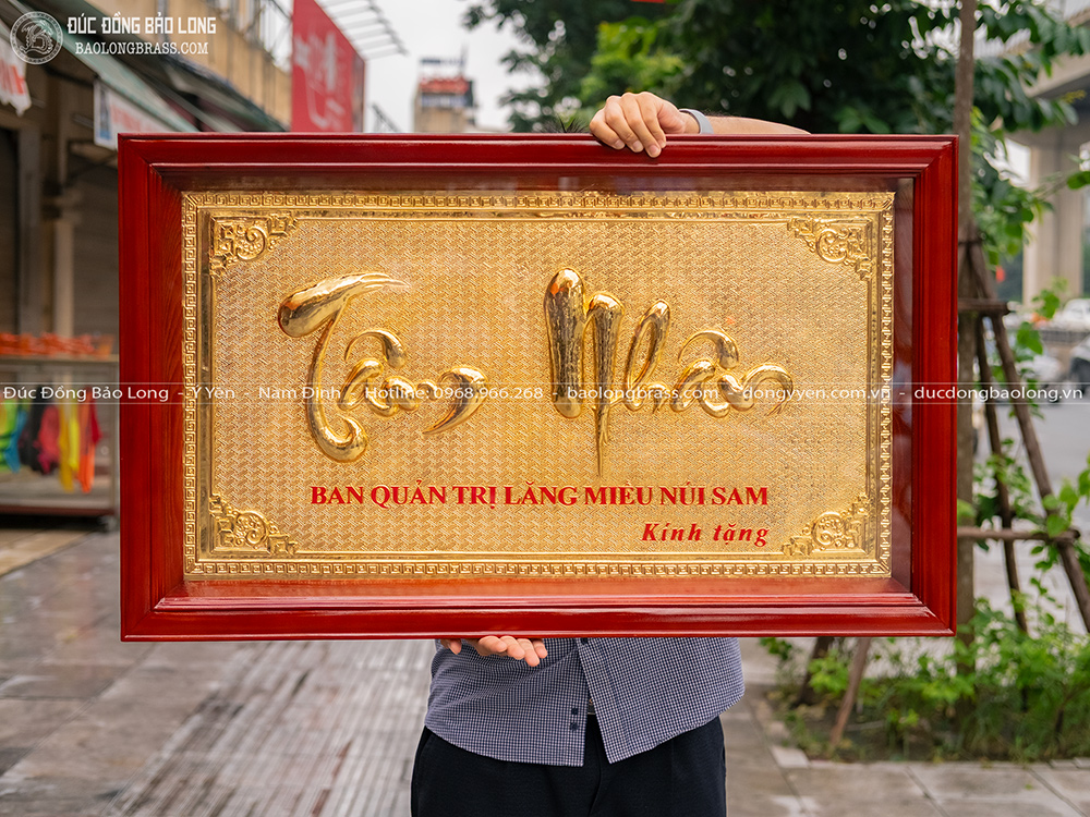 Tranh Chữ Tâm Nhân Bằng Đồng Mạ Vàng 24K Khung Gỗ Khổ 1m x 60cm