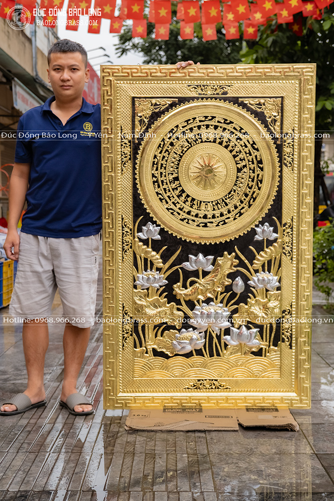 Tranh Mặt Trống Đồng Hoa Sen Khung Liền Đồng Dát Bạc Khổ 1m55 x 95cm 