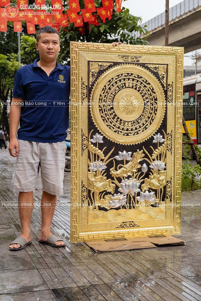 Tranh Mặt Trống Đồng Hoa Sen Khung Liền Đồng Dát Bạc Khổ 1m55 x 95cm 